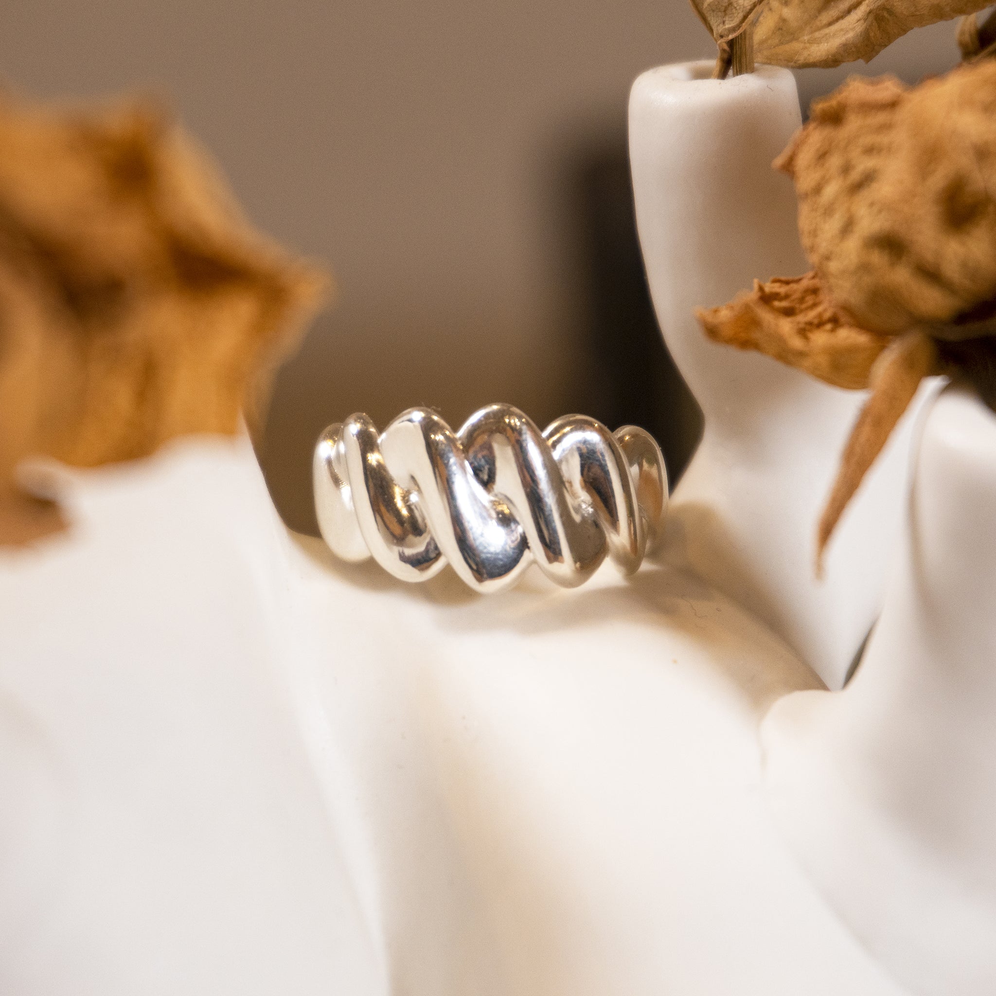 Anello intrecciato infinity